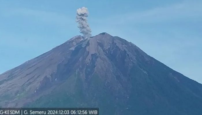 Hari ini, Semeru kembali erupsi terus menerus