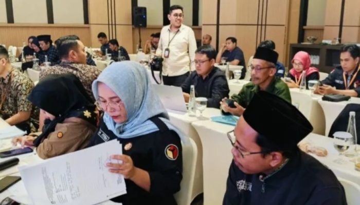 Bawaslu Blitar temukan selisih data surat suara di 19 kecamatan