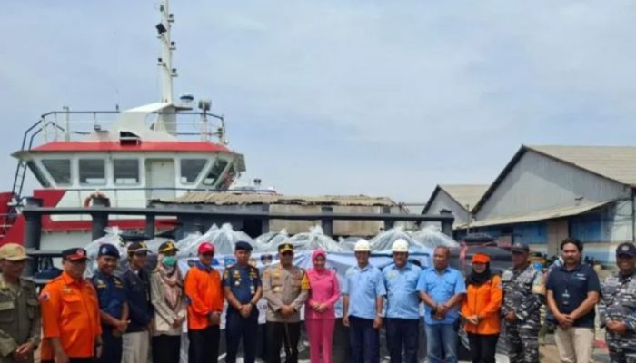 Bantuan air bersih ke Pulau Gili Ketapang terus mengalir