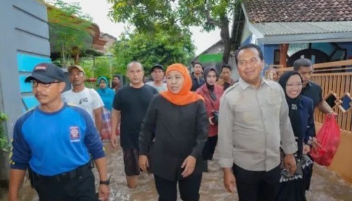 Khofifah beri bantuan untuk warga terdampak banjir Pasuruan