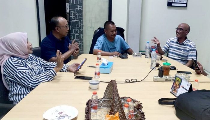Jalan Sehat HPN PWI Jatim, CHATour  Beri Umrah Gratis