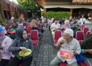 Wali Kota Mojokerto-SSB sediakan sarapan gratis untuk ratusan warga