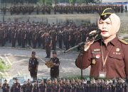 Asisten Pengawasan Tekankan Integritas dan Disiplin Saat Pimpin Apel Pagi di Kejati Jatim