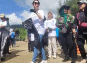Arumi Bachsin Bersama 750 Relawan Bersihkan Pantai Gemah Tulungagung