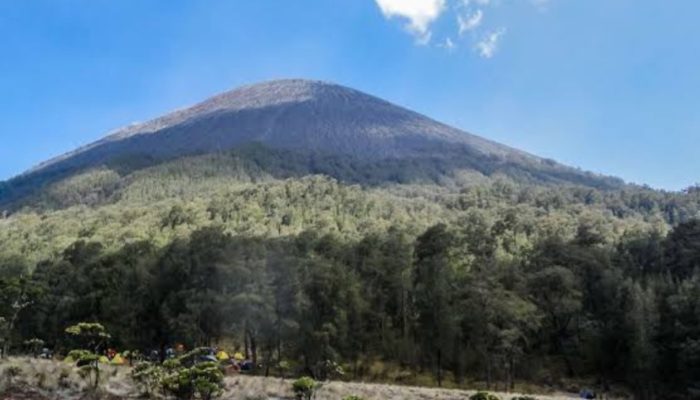TNBTS tutup pendakian Semeru untuk hormati Hari Raya Karo