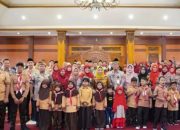 Pemkot Mojokerto bagikan perlengkapan sekolah gratis untuk siswa baru