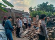 Polsek Kalangbret Tindaklanjuti Laporan Rumah roboh di Desa Jatimulyo