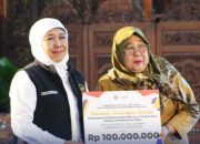 Wakil Rakyat Guntur Wahono Dampingi Gubernur Khofifah Serahkan Bansos