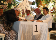 Walikota dan Forkopimda Surabaya Jadi Saksi Nikah 6 Pasangan Nikah Massal
