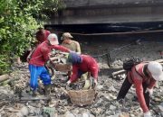Normalisasi Sungai Kalianak Tahap Pertama Rampung, Pemkot Surabaya Angkut 10 Truk Sampah