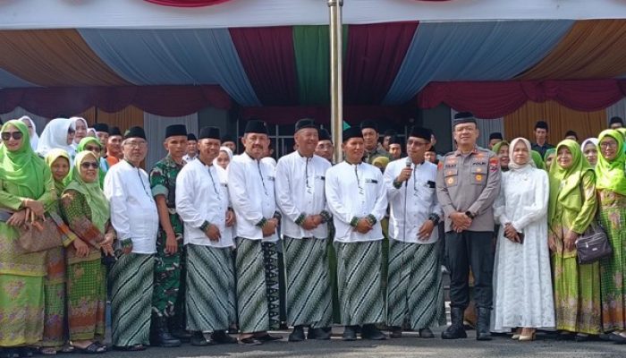 Bupati Gatut Sunu Pimpin Upacara Hari Santri Nasional 2025
