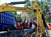 Meninjau Banjir Rowokangkung Bupati Lumajang Tekan Gubernur Jatim Normalisasi Saluran Kritis