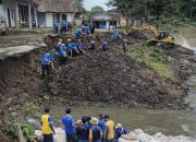 Balai Besar Wilayah Sungai Brantas dan PU SDA Provinsi Jawa Timur Tangani Banjir Sungai Bedadung Tengah Malam