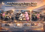 Polres Tulungagung dan Bhayangkari Bagi Takjil, Sampaikan Pesan Kamtibmas di Depan Mako