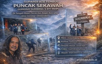 Supardi (63) Tuntaskan Pendakian Puncak Sekawah Gunung Sumbing Bersama Keluarga