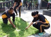 Polres Tulungagung Bersihkan Masjid dan Aloon-Aloon Jelang Ramadan, Program Polri Peduli Lingkungan Digelar Serentak
